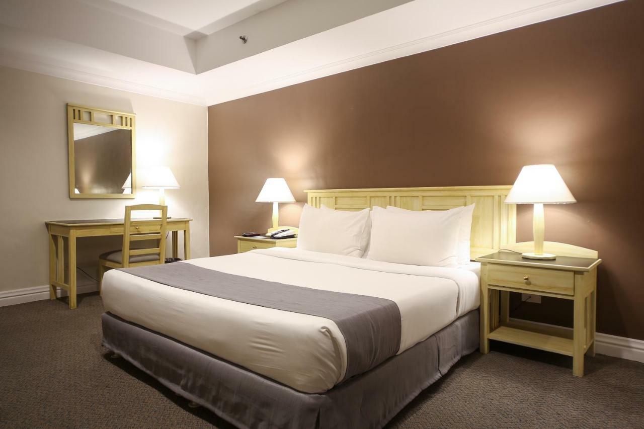 Infinity Tower Suites Makati City Eksteriør bilde